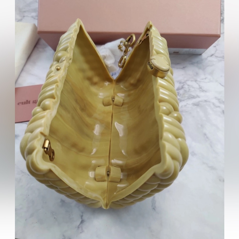 Cult Gaia $398 Helene Cornsilk Acrylic Clutch Shoulder Bag Gold Chain NWT - Picture 7 of 11